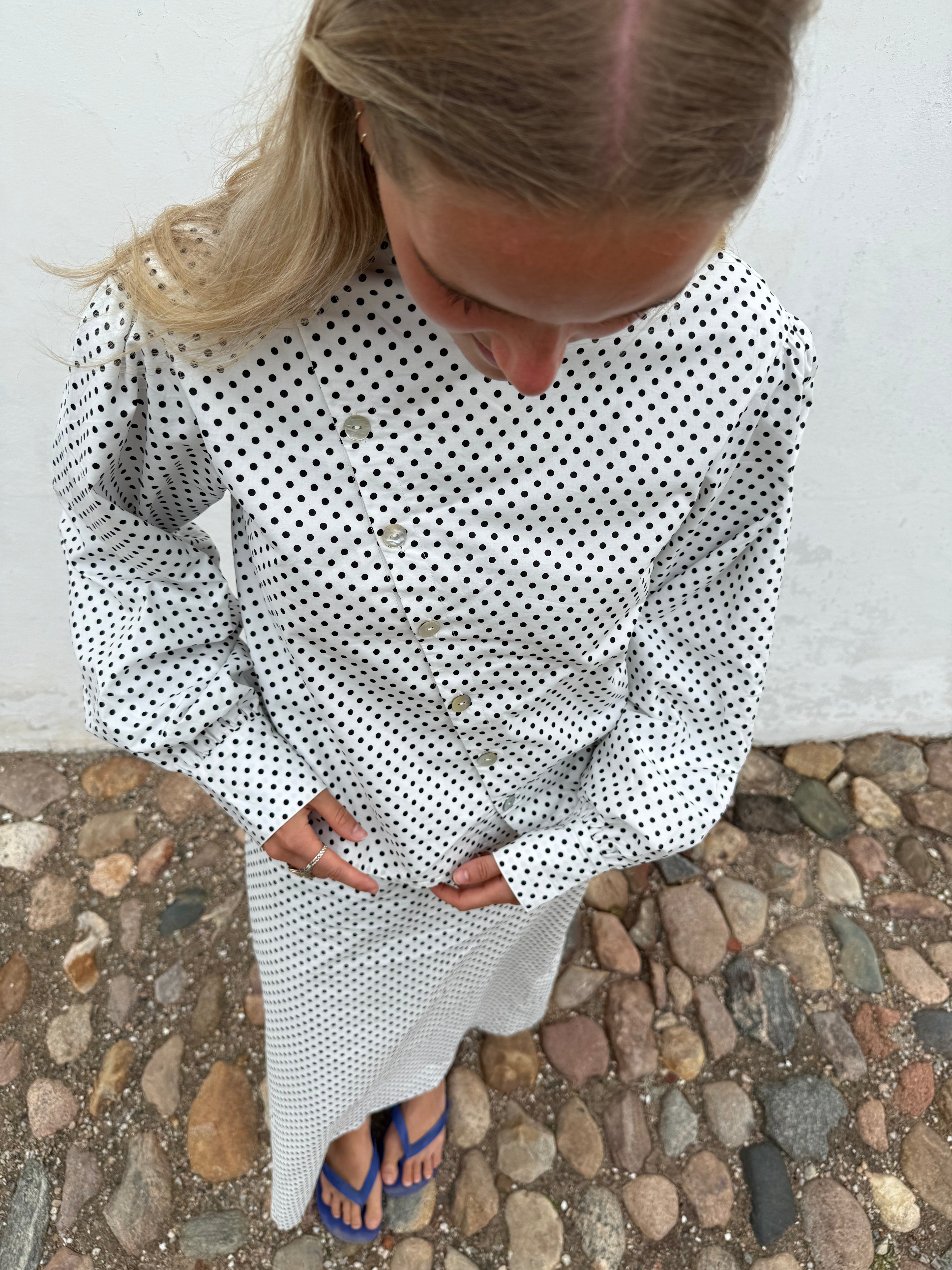 KAYA SKJORTE MED KNAPPER - POLKAPRIKKET
