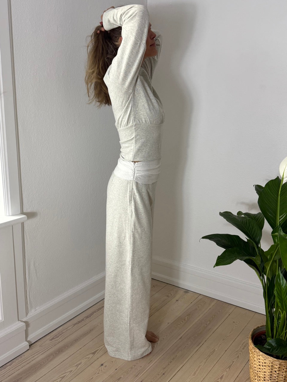 KLARA BLUSE - GRÅ