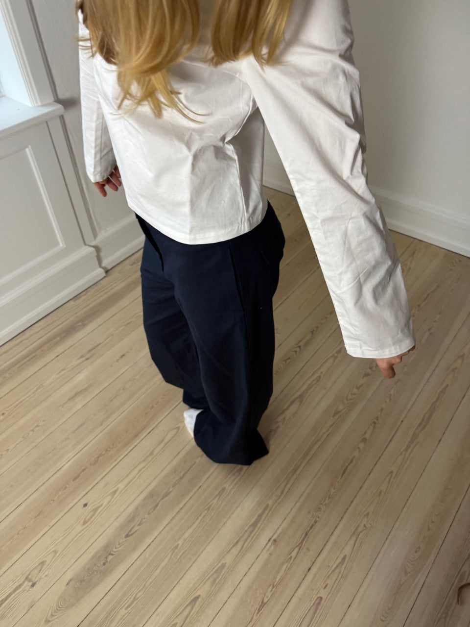 SOFIA SKJORTE MED NATURKNAPPER - HVID