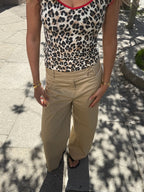 LEONORA TOP MED LEOPARD PRINT OG RØD KONTRASTKANT